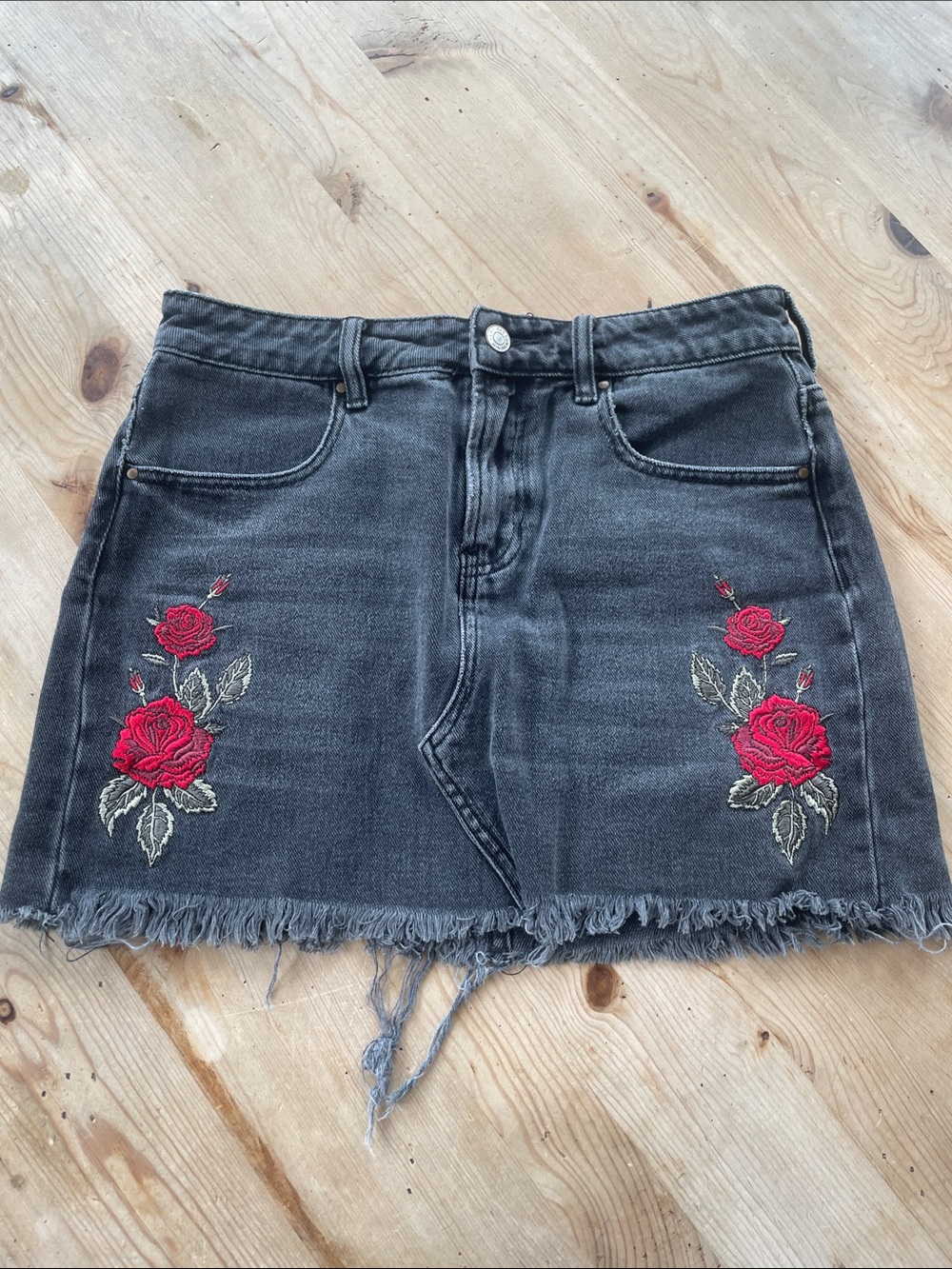 PacSun Baddie Black Denim Mini Skirt w/ Red Rose Embroidery Y2K Festival Grunge